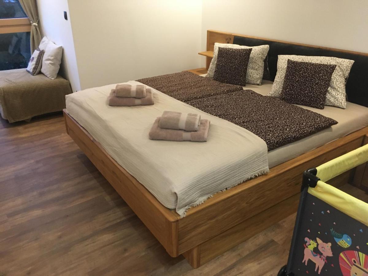 Apartmán s výhľadom na štíty Ovruč 312 Štrbské Pleso Esterno foto
